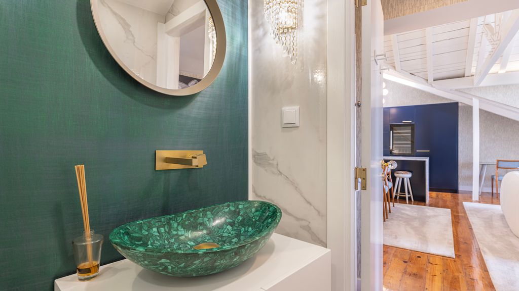Luxury Duplex W/ River View by LovelyStay