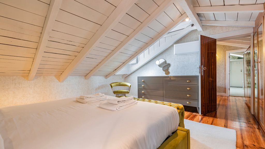 Luxury Duplex W/ River View by LovelyStay