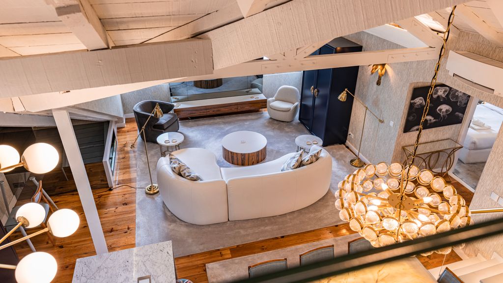 Luxury Duplex W/ River View by LovelyStay
