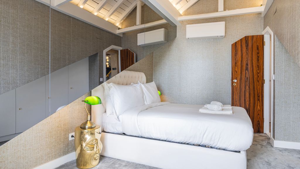 Luxury Duplex W/ River View by LovelyStay