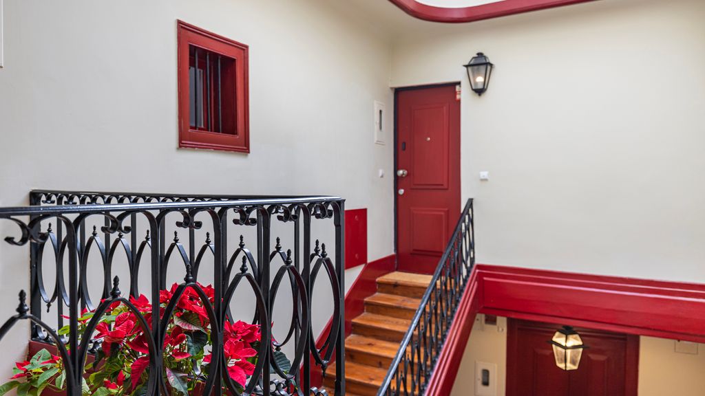 Luxury Duplex W/ River View by LovelyStay
