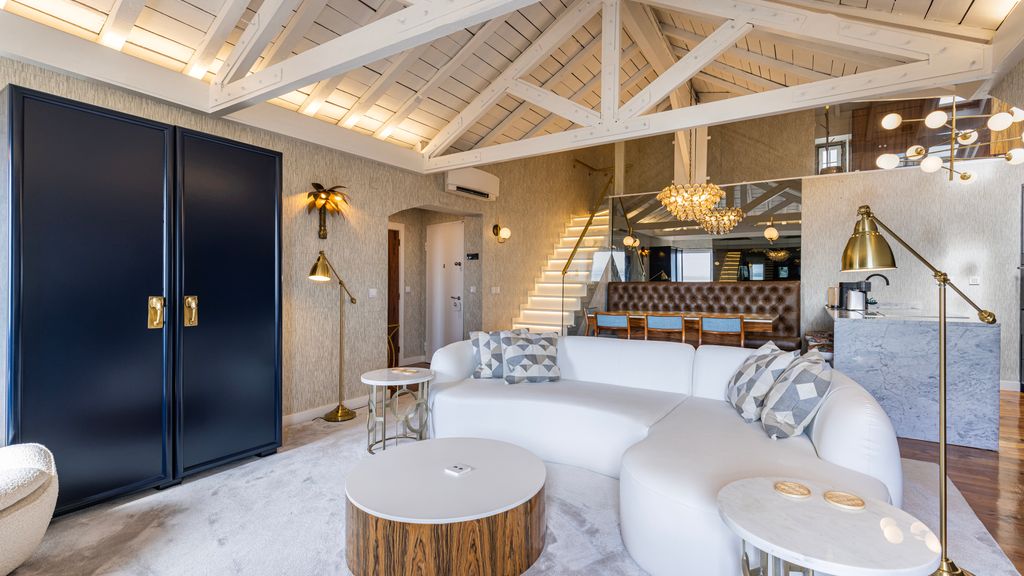 Luxury Duplex W/ River View by LovelyStay
