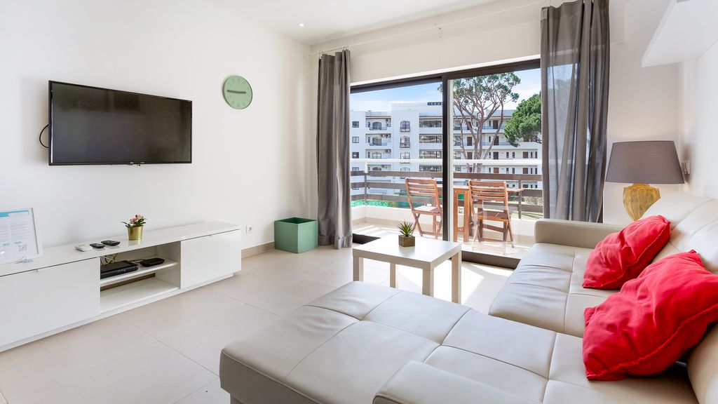 Sweet Apartment by LovelyStay