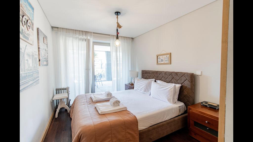 D. João IV Apartment w/ Terrace by LovelyStay