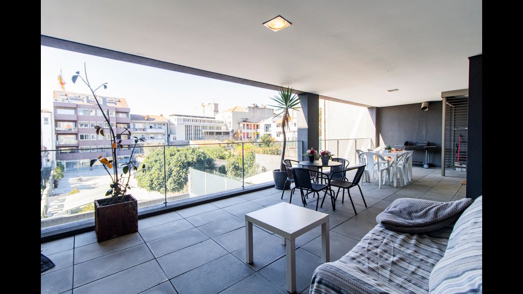 D. João IV Apartment w/ Terrace by LovelyStay