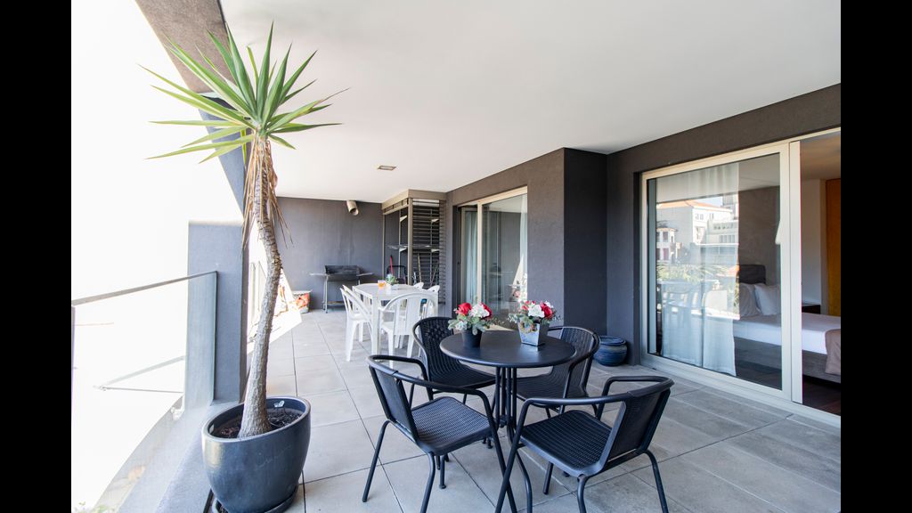 D. João IV Apartment w/ Terrace by LovelyStay