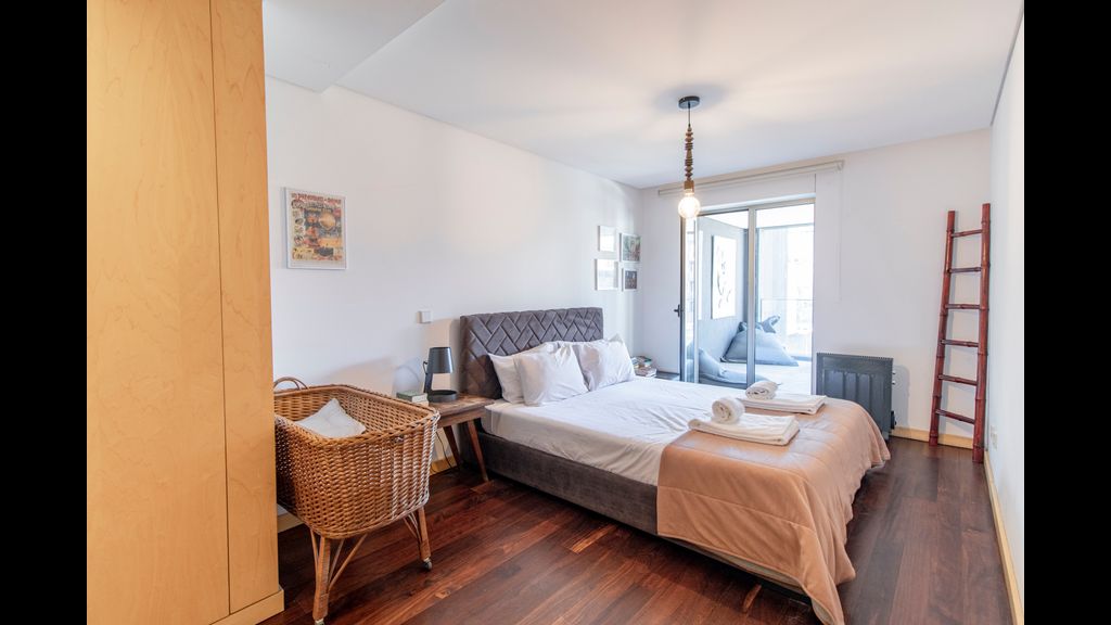 D. João IV Apartment w/ Terrace by LovelyStay