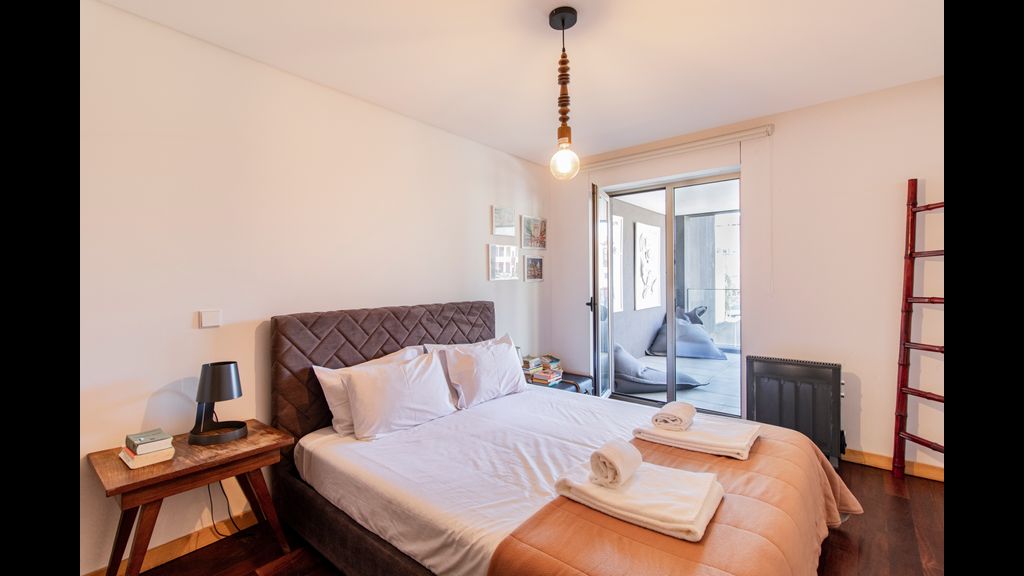D. João IV Apartment w/ Terrace by LovelyStay