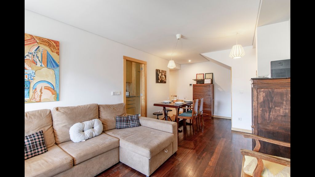 D. João IV Apartment w/ Terrace by LovelyStay