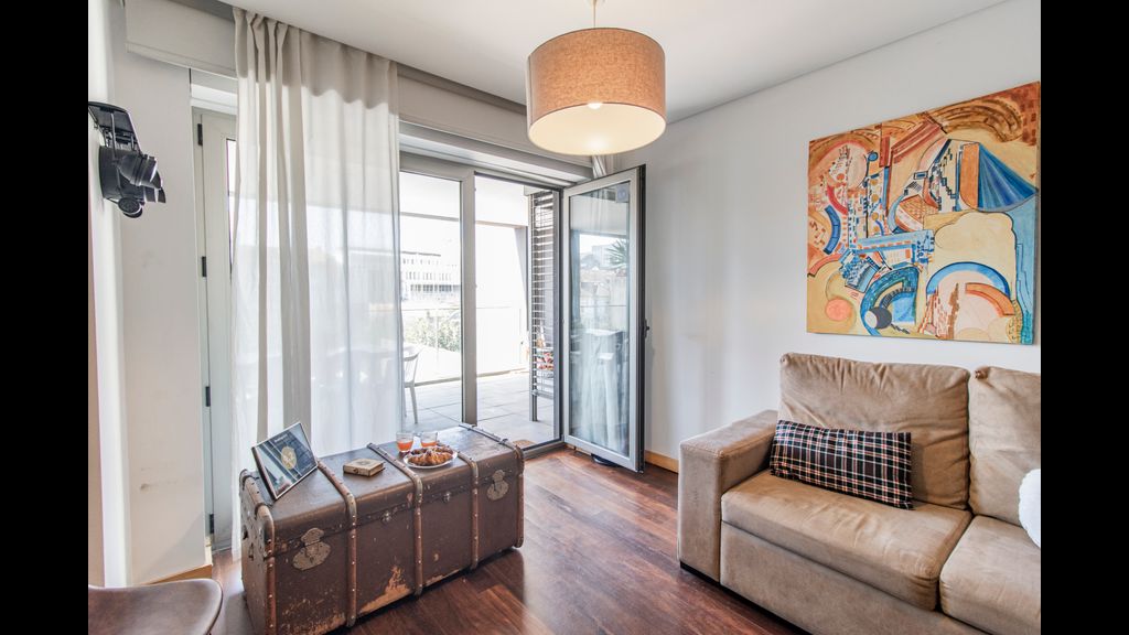 D. João IV Apartment w/ Terrace by LovelyStay