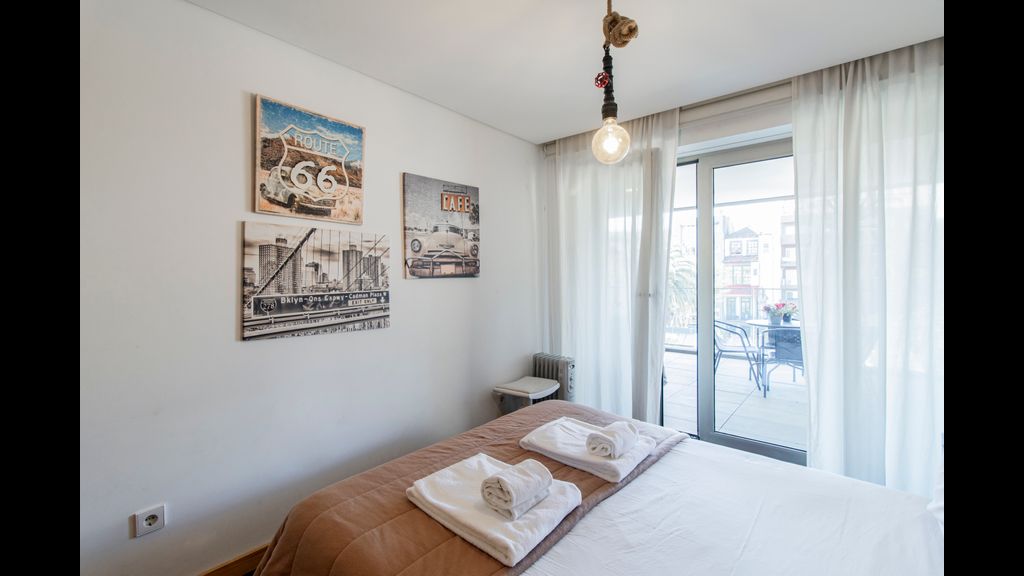 D. João IV Apartment w/ Terrace by LovelyStay