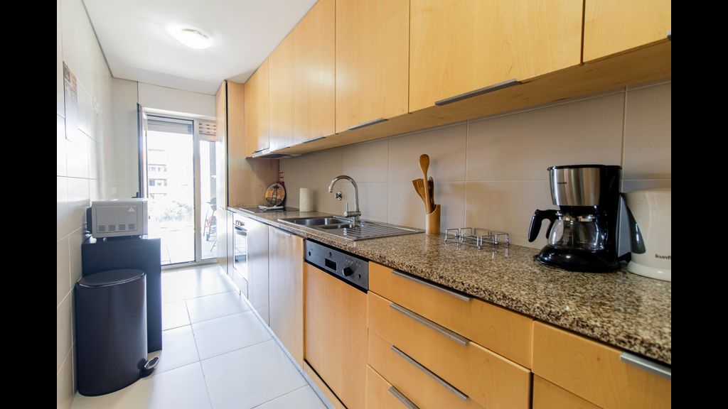 D. João IV Apartment w/ Terrace by LovelyStay