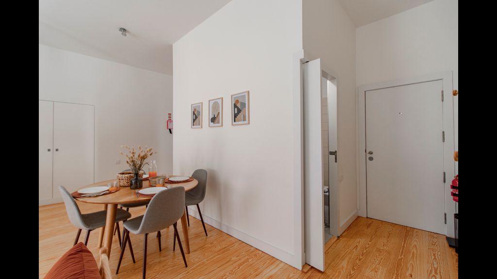 Virtudes Flat w/ AC & Balcony by LovelyStay