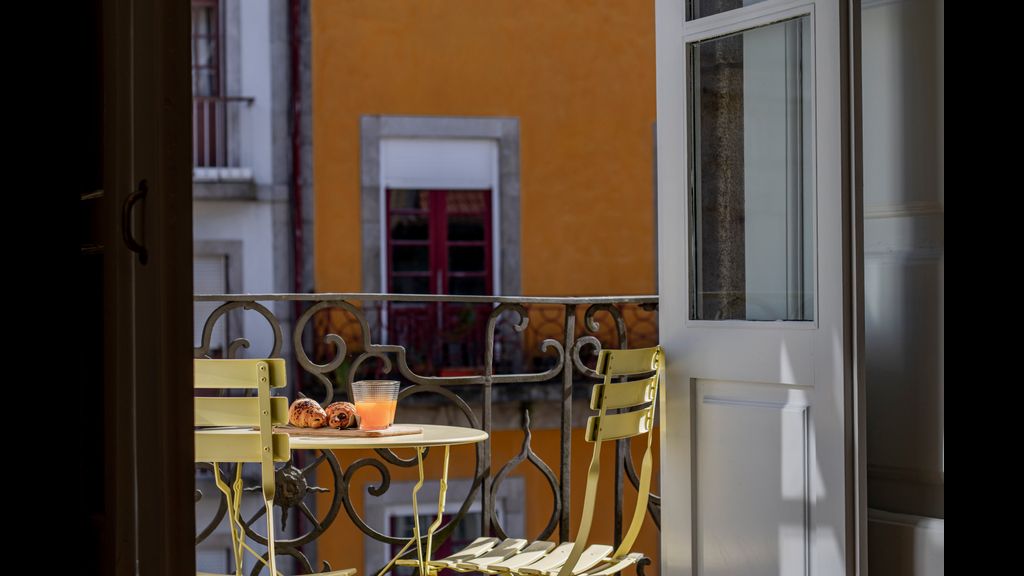 Virtudes Flat w/ AC & Balcony by LovelyStay