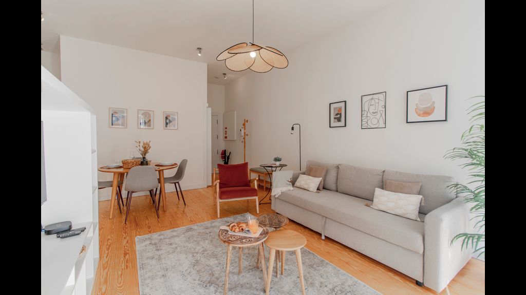 Virtudes Flat w/ AC & Balcony by LovelyStay