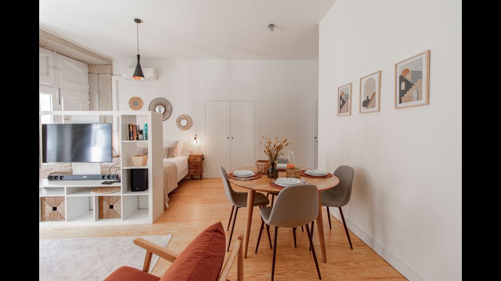 Virtudes Flat w/ AC & Balcony by LovelyStay