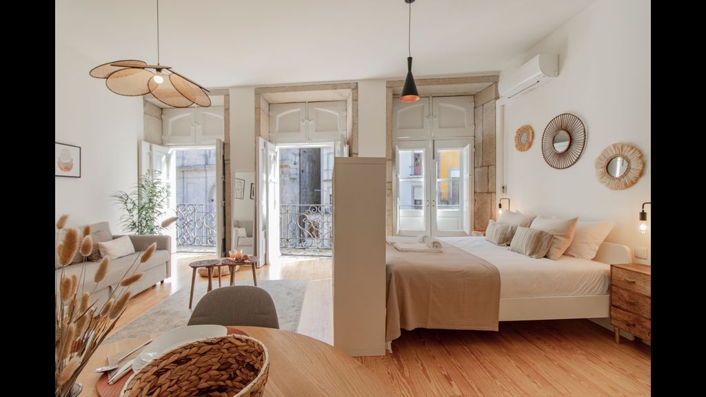 Virtudes Flat w/ AC & Balcony by LovelyStay