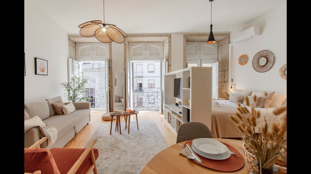 Virtudes Flat w/ AC & Balcony by LovelyStay