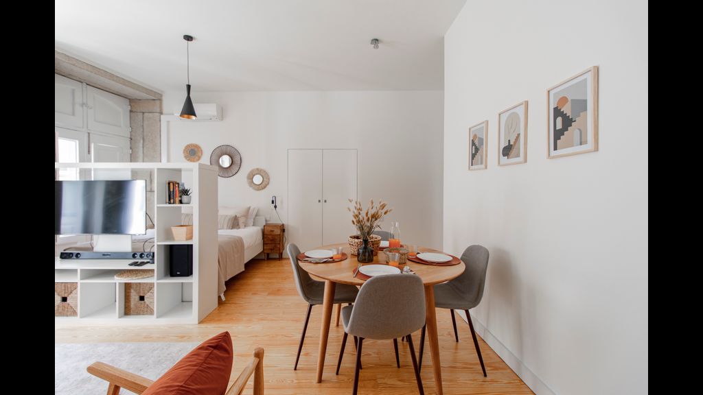 Virtudes Flat w/ AC & Balcony by LovelyStay