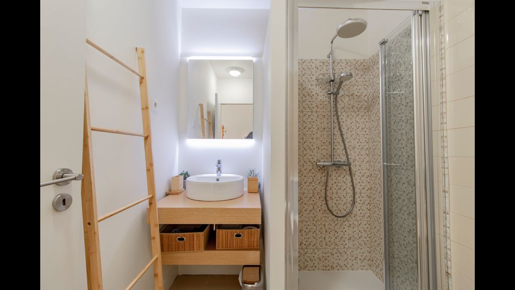 Virtudes Flat w/ AC & Balcony by LovelyStay