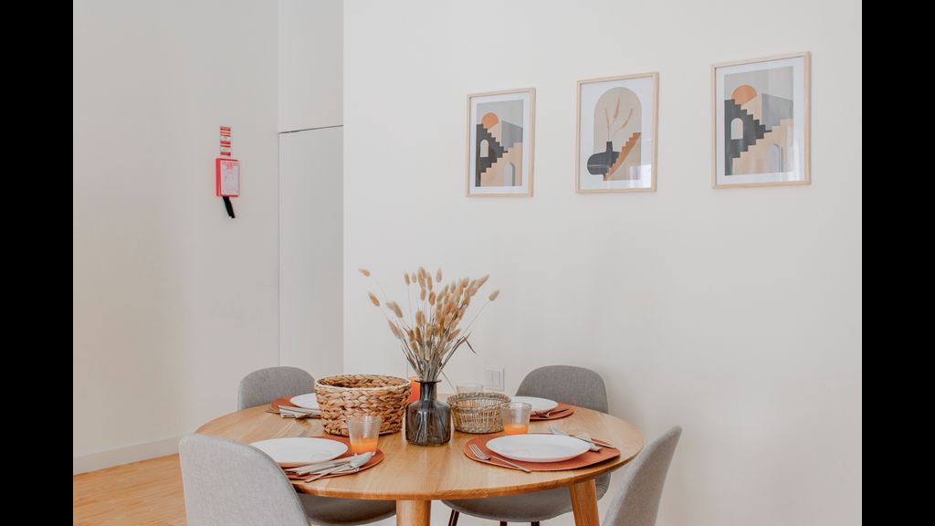 Virtudes Flat w/ AC & Balcony by LovelyStay