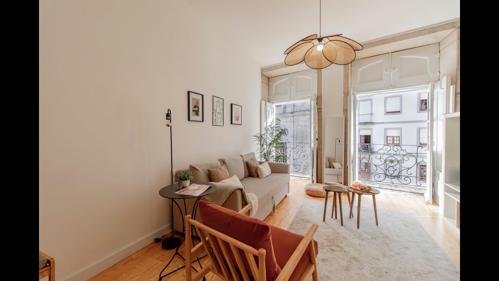 Virtudes Flat w/ AC & Balcony by LovelyStay