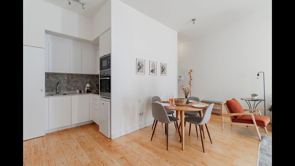 Virtudes Flat w/ AC & Balcony by LovelyStay