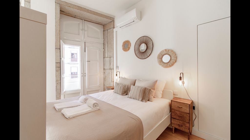 Virtudes Flat w/ AC & Balcony by LovelyStay