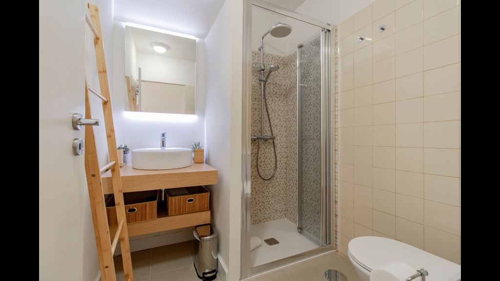Virtudes Flat w/ AC & Balcony by LovelyStay