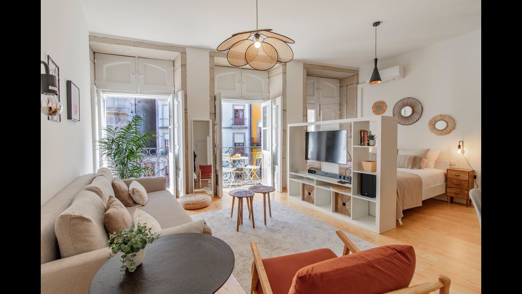 Virtudes Flat w/ AC & Balcony by LovelyStay