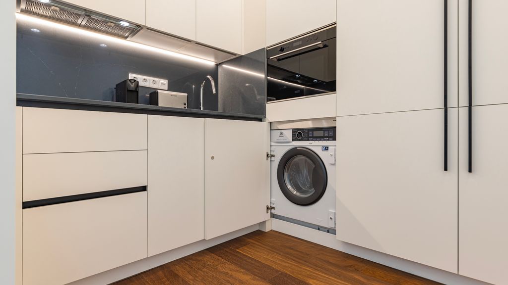 Upscale Apartment in City Center by LovelyStay