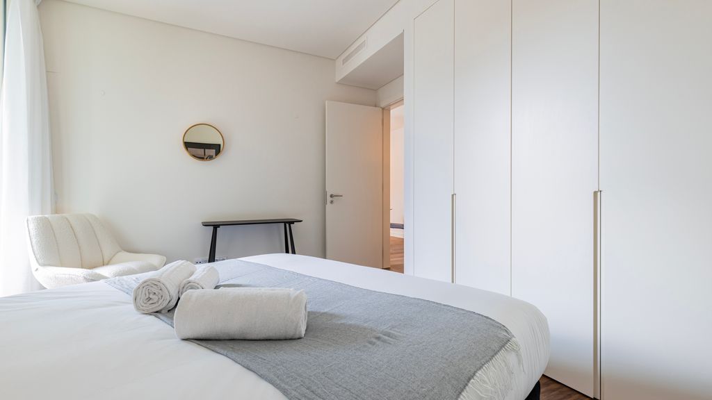 Upscale Apartment in City Center by LovelyStay