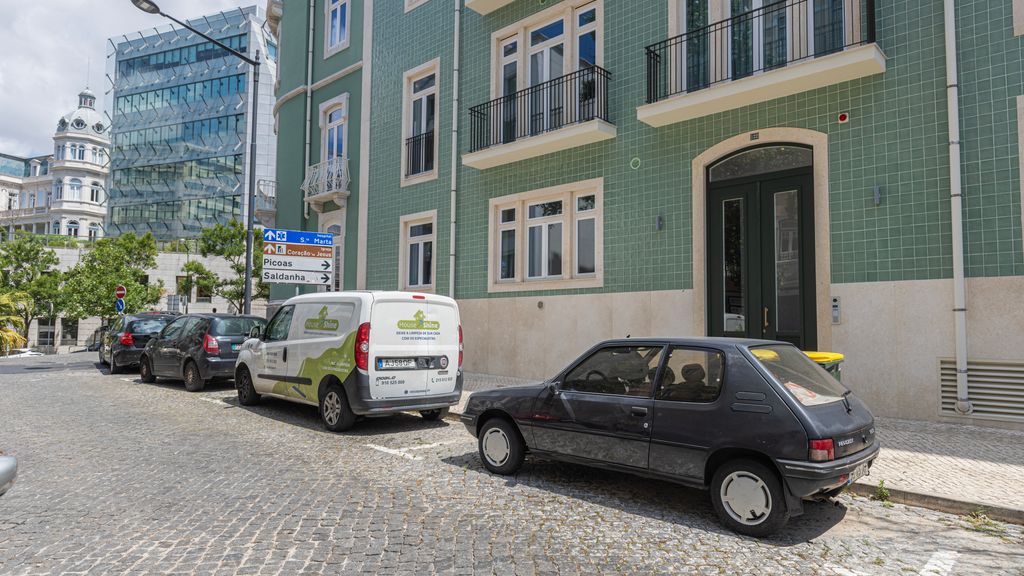 Upscale Apartment in City Center by LovelyStay