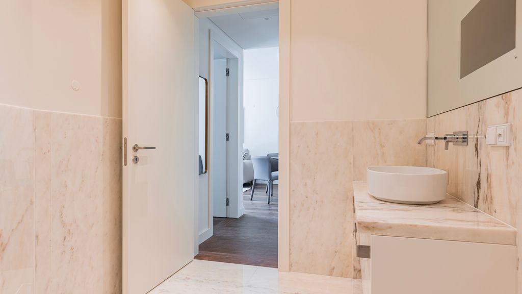 Upscale Apartment in City Center by LovelyStay