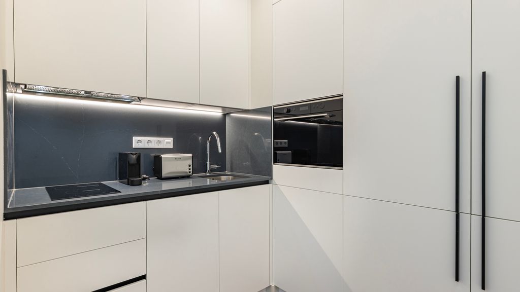 Upscale Apartment in City Center by LovelyStay