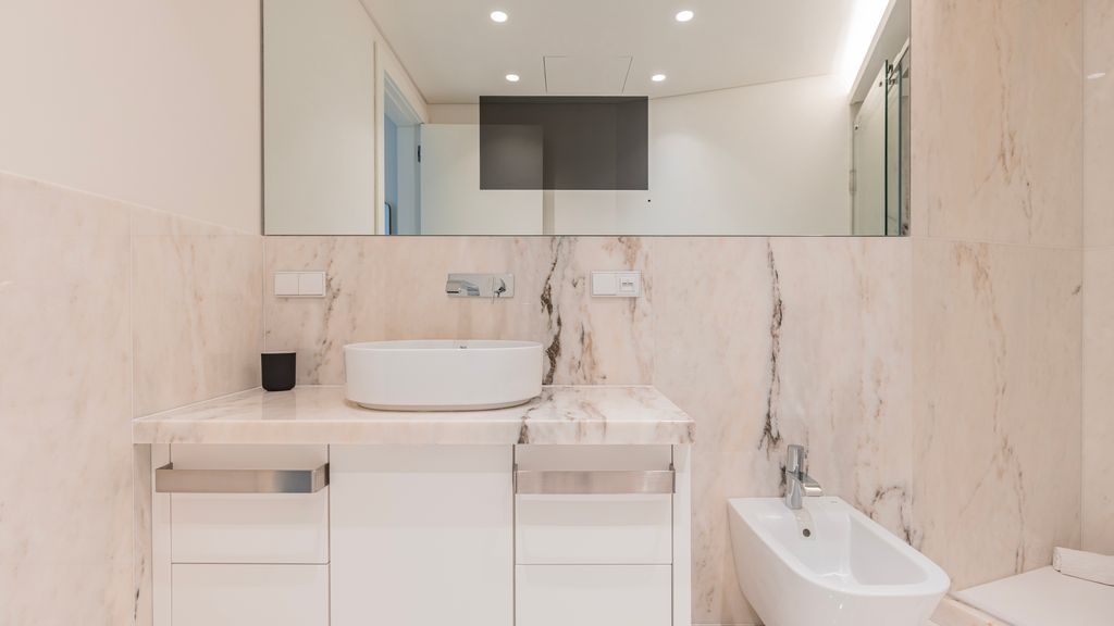Upscale Apartment in City Center by LovelyStay