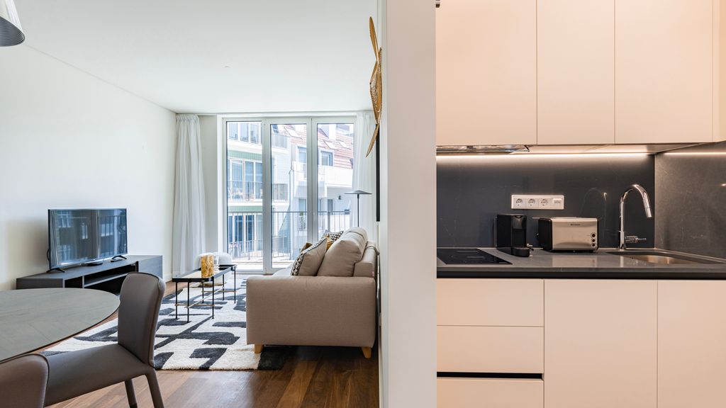 Upscale Apartment in City Center by LovelyStay