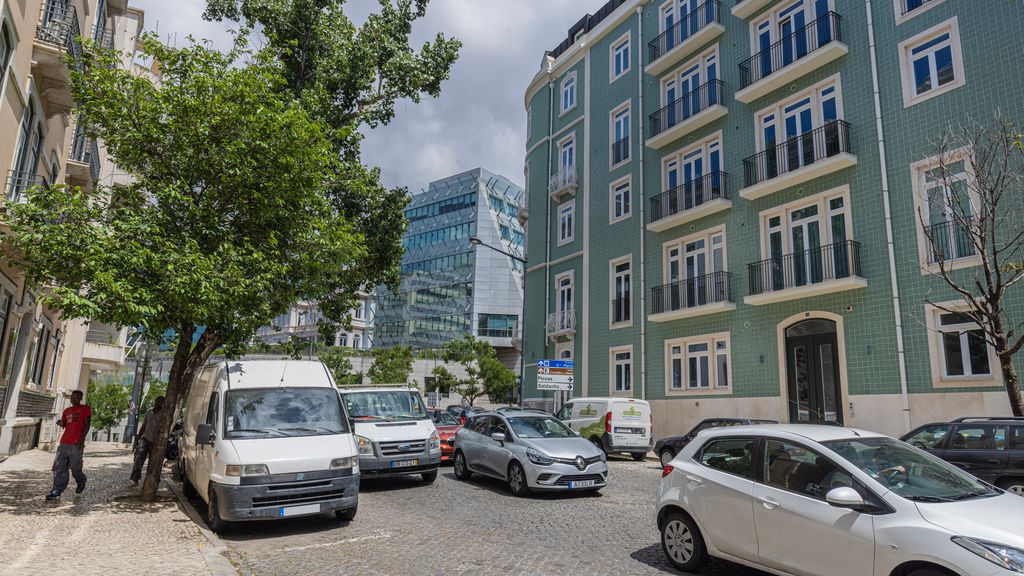 Upscale Apartment in City Center by LovelyStay