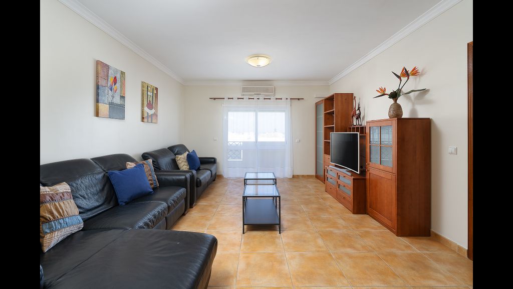 Comfy 4BDR Apartment in Portimão by LovelyStay