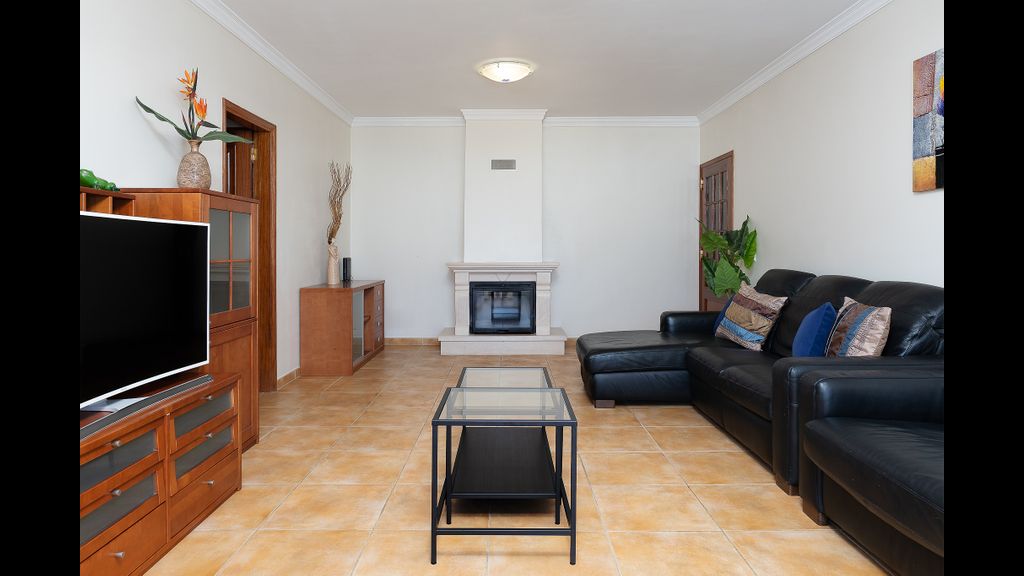 Comfy 4BDR Apartment in Portimão by LovelyStay