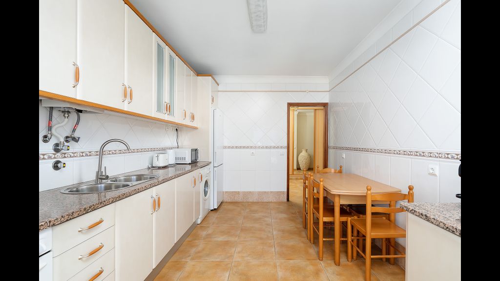 Comfy 4BDR Apartment in Portimão by LovelyStay