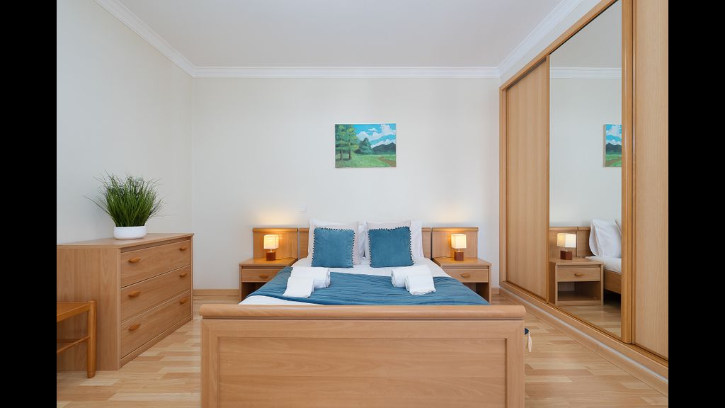 Comfy 4BDR Apartment in Portimão by LovelyStay