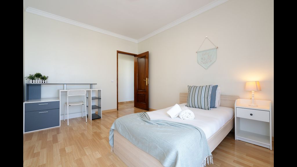 Comfy 4BDR Apartment in Portimão by LovelyStay