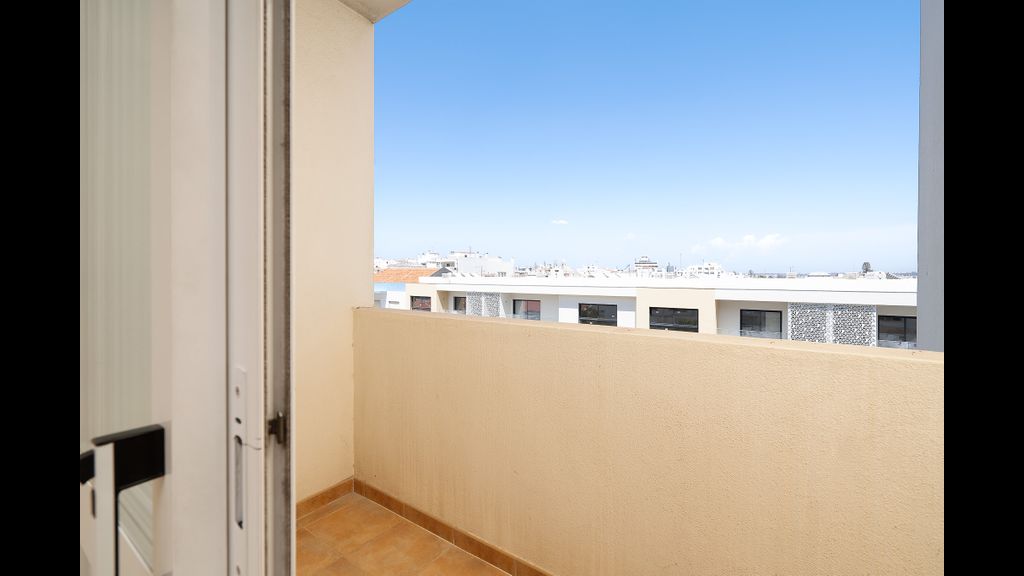 Comfy 4BDR Apartment in Portimão by LovelyStay