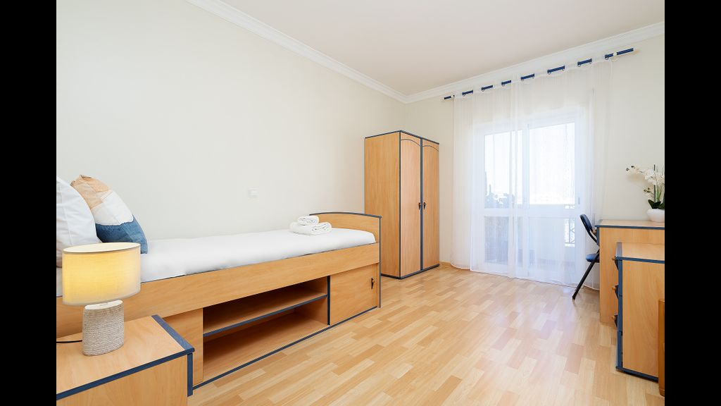 Comfy 4BDR Apartment in Portimão by LovelyStay