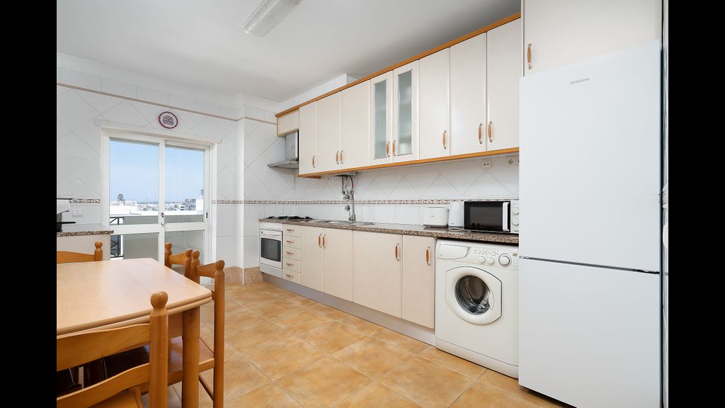 Comfy 4BDR Apartment in Portimão by LovelyStay