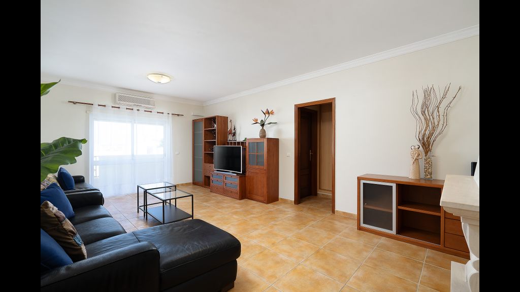 Comfy 4BDR Apartment in Portimão by LovelyStay