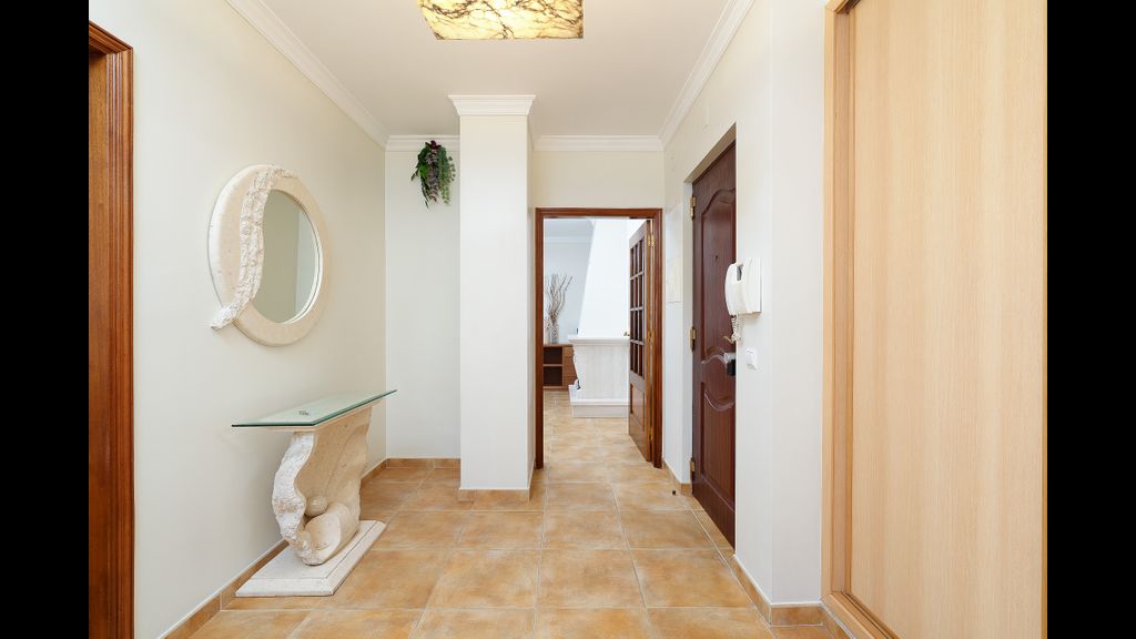 Comfy 4BDR Apartment in Portimão by LovelyStay