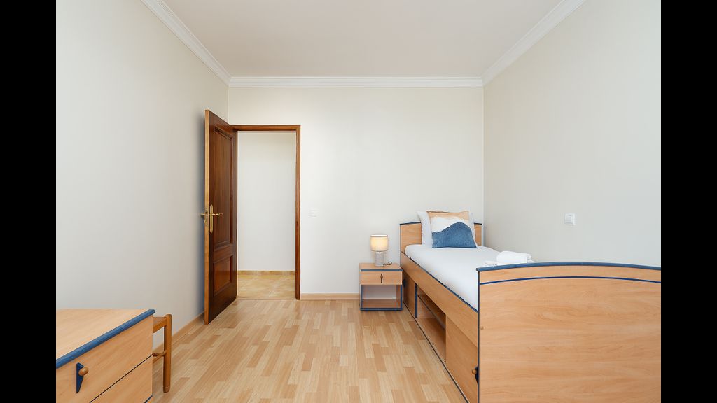 Comfy 4BDR Apartment in Portimão by LovelyStay