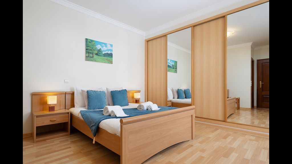 Comfy 4BDR Apartment in Portimão by LovelyStay
